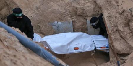 (حماس) تعلن العثور على جثّتي أسيرين إضافيين في قطاع غزة