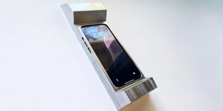 غطاء يزن 2.7 كلغ للحد من إدمان الهواتف