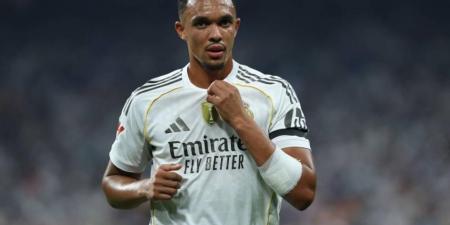 أرنولد يعود إلى ليفربول منافساً وينتظر صفير «أنفيلد»