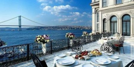 حادث مأساوي في إسطنبول.. تسمم يودي بحياة عائلة بأكملها داخل فندق