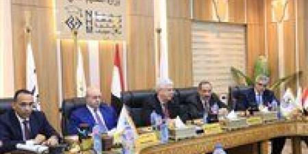 وزير التعليم العالي يترأس اجتماع المجلس الأعلى لشئون المعاهد الخاصة ببني سويف ويؤكد: تطوير التخصصات البينية ورفع جودة الخريجين أولوية