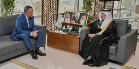 “د.الربيعة” يبحث مع وزير الصحة الموريتاني المشاريع الإغاثية والصحية