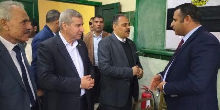 محافظ الشرقية يتفقد لجان الإنتخابات بمدينة الزقازيق لمتابعة سير انتظام العملية الإنتخابية