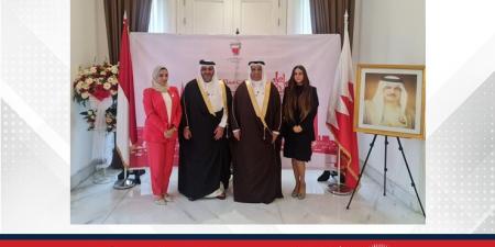 سفارة
      مملكة
      البحرين
      لدى
      جمهورية
      إندونيسيا
      تقيم
      حفلًا
      بمناسبة
      احتفال
      المملكة
      بأعيادها
      الوطنية