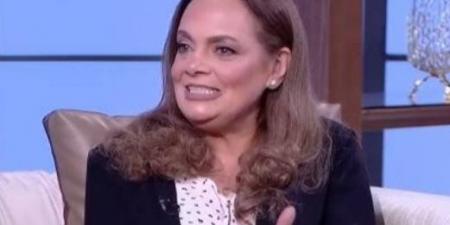 عفاف
رشاد:
والدتي
كانت
صعبة
وضهري
اتكسر
بعد
وفاتها
واتطلقت
من
أبو
ابني
عشانه