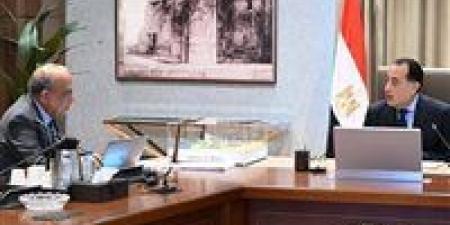 رئيس
      الوزراء
      يبحث
      مع
      وزير
      الكهرباء
      مشروع
      الربط
      الكهربائي
      المصري
      السعودي