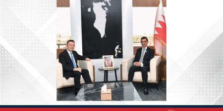 وزير
      شؤون
      البلديات
      والزراعة
      يستقبل
      سفير
      الاتحاد
      السويسري
      لدى
      مملكة
      البحرين