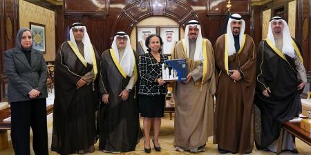 رئيس الوزراء تسلم تقرير هيئة تشجيع الاستثمار المباشر