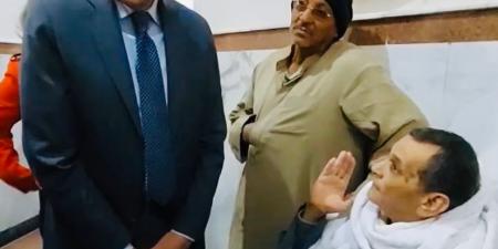 محافظ
      المنيا
      ينتصر
      لمسن
      ويأمر
      بمحاسبة
      موظف
      تأمين
      صحي