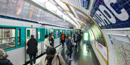 جرح 3 نساء في هجمات بسكين في مترو باريس وتوقيف المشتبه به