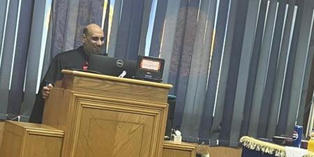 كلية
      العلوم
      بالمنصورة
      تحتفي
      بنجاح
      باحثها:
      رسالة
      دكتوراه
      نوعية
      تفتح
      آفاقاً
      في
      الكيمياء
      التطبيقية