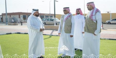 أمين جازان يتفقد مشاريع فرسان ويوجه بتنفيذ “منتجع الحريد” وتطوير الواجهات