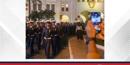 وزارة الداخلية تنظم طابور شرطة البحرين في باب البحرين احتفالًا بالأعياد الوطنية