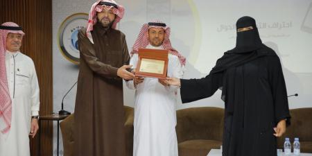 أدبي جدة يقدم دورة احترافية التصوير بالجوال