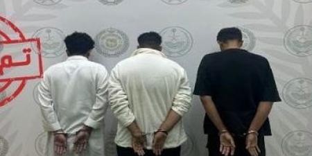 القبض على مواطنَين ومقيم باكستاني لترويجهم المخدرات بالقصيم