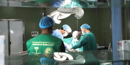 الفريق الطبي التابع لمركز الملك سلمان للإغاثة في قطاع غزة يجري (50) عملية متخصصة بجراحة العظام