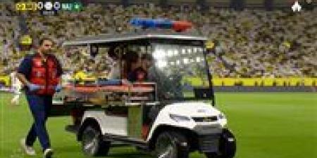 النصر ضد النجمة.. نبيل عماد دونجا يغادر مباراة النصر والنجمة في دوري روشن السعودي بسبب الإصابة