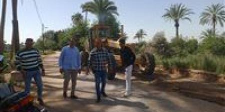رئيس مركز ابوقرقاص بالمنيا يتابع اعمال النظافة وتمهيد الطرق بالقرى