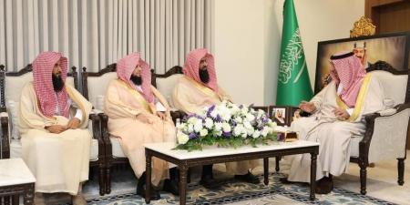 أمير نجران يطّلع على تقرير البرنامج التوعوي "لعلكم تتقون"