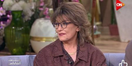 سماح
أنور:
كنت
بشرب
سجائر
وأنا
عندي
15
سنة
وأما
أبويا
عرف
ضربني
وكان
فيه
إصابات