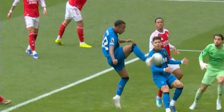 آرسنال
ضد
بورنموث..
بورنموث
يسجل
الهدف
الأول
أمام
آرسنال
بعد
مرور
30
دقيقة
في
الدوري
الإنجليزي