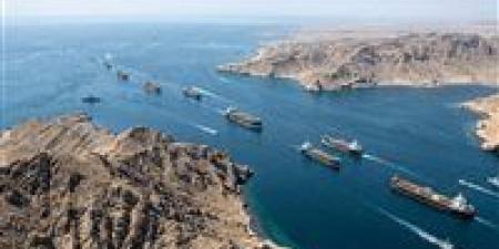 "بحرية"
      الحرس
      الثوري
      الإيراني
      تتعهد
      بمنع
      عبور
      السفن
      الحربية
      في
      هرمز