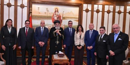 رئيس
      جامعة
      القاهرة
      يهنئ
      البابا
      تواضروس
      ويرفع
      الطوارئ
      بالمستشفيات