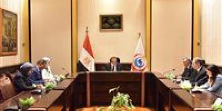 وزير الصحة يبحث تجهيز المنشآت الطبية بالتعاون مع المجموعة العلمية لتطوير البنية التعليمية والصحية