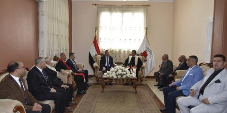 محافظ
      بورسعيد
      يشارك
      الأقباط
      احتفالات
      عيد
      القيامة
      بالكنيسة
      الإنجيلية
      ويؤكد:
      وحدة
      المصريين
      سر
      قوة
      الوطن