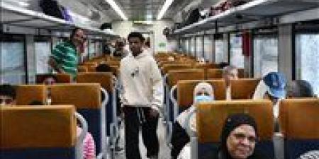 إقبال كبير على “قطار النزهة” لقضاء عطلة شم النسيم بالإسكندرية