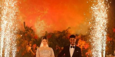 أحضان
ورومانسية..
اللقطات
الأولى
من
حفل
زفاف
البلوجر
سلمى
عبد
العظيم