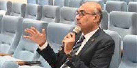 النائب
إيهاب
منصور:«
محتاجين
تشجيع
الاستثمار
و
تحقيق
منافسة
حقيقية
بآليات
ردع
لمنع
الاحتكار»