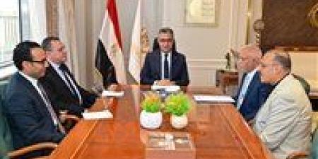 وزير
التموين
يبحث
تطوير
منظومة
التجارة
الداخلية
وتحسين
خدمات
السلع
التموينية