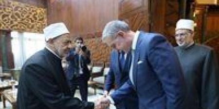 أمير
      رومانيا
      في
      رحاب
      الأزهر
      ينحني
      خلال
      لقائه
      بشيخ
      الأزهر
      بالمشيخة