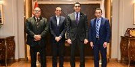 وزير
      الشباب
      يلتقي
      رئيس
      الاتحاد
      الدولي
      للبادل