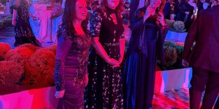 كريم
      عبد
      العزيز
      أبرز
      الحاضرين..
      لقطات
      من
      حفل
      زفاف
      ابنة
      المنتج
      محمد
      السعدي