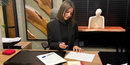 من
      12
      حلقة..
      إيمان
      العاصي
      على
      أحد
      المنصات
      الالكترونية
      بـ
      مسلسل
      انفصال