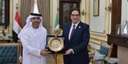 رئيس
      جامعة
      القاهرة
      يبحث
      التعاون
      الأكاديمي
      مع
      سفير
      الإمارات
