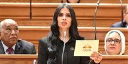 النائبة
      هايدي
      المغازي
      تطالب
      بإعادة
      النظر
      في
      نسب
      قبول
      أبناء
      المصريين
      بالخارج
      بالجامعات
      الحكومية