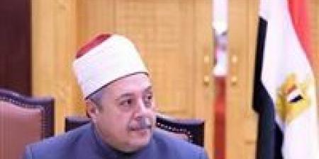 شيخ
      الأزهر
      يكلف
      الشيخ
      أيمن
      عبد
      الغني
      بتسيير
      المهام
      المالية
      والإدارية
      بوكالة
      الأزهر