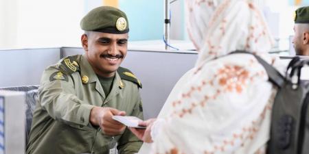 جوازات مطار الأمير محمد بن عبدالعزيز تستقبل أولى رحلات ضيوف الرحمن من أفغانستان