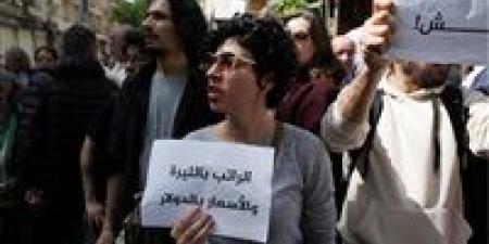 أزمة
      الموظفين
      في
      سوريا..
      قرار
      إنهاء
      العقود
      يهدد
      آلاف
      العائلات
      بقطع
      مصدر
      رزقها