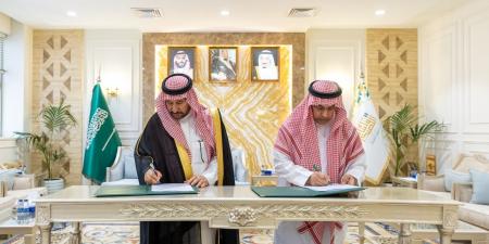 بـ 50 مليون ريال.. أمين القصيم يوقع اتفاقية سفلتة “حي النقيب” وأمانة المنطقة تستنفر 1300 كادر لمعالجة الأمطار