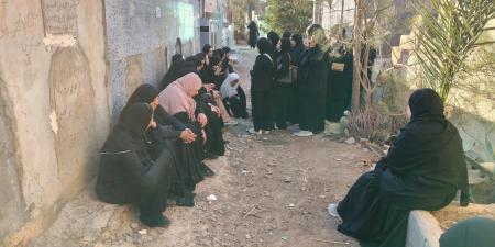 أصدقاء
      عروس
      أولاد
      صقر
      بالشرقية
      يتجمعن
      أمام
      قبرها
      للدعاء
      وقراءة
      القرآن