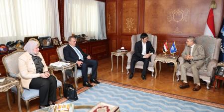 رئيس
      هيئة
      قناة
      السويس
      يبحث
      تعزيز
      التعاون
      مع
      “تيدا
      مصر”
      لدعم
      التنمية
      الصناعية
      واللوجيستية