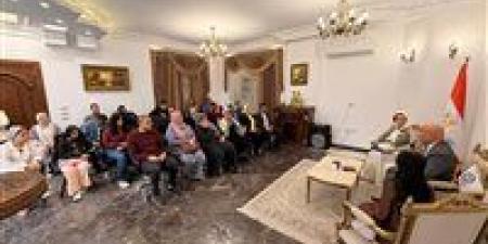 بحضور
      شخصيات
      عامة
      وفنية..
      الإصلاح
      والنهضة
      ينظم
      صالونا
      عن
      دور
      الفن
      في
      الدبلوماسية
      الثقافية