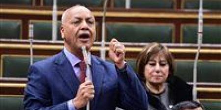 مصطفى
      بكري
      يطالب
      بإحالة
      التجار
      المستغلين
      للمحاكم
      العسكرية:
      لا
      مجاملة
      لأحد