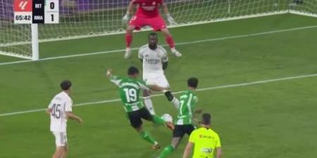 ريال
      بتيس
      ضد
      الريال..
      ملخص
      اهداف
      ونتيجه
      مباراة
      ريال
      مدريد
      وريال
      بيتيس
      في
      الدوري
      الإسباني
      بعد
      مرور
      80
      دقيقة