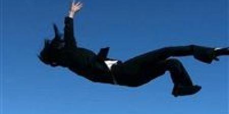 “قفزة
      من
      فوق
      السطح
      إلى
      المنور”..
      نهاية
      مأساوية
      لسائق
      أنهى
      حياته
      في
      الهرم