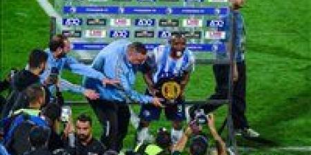 فيستون
      ماييلي
      يفوز
      بجائزة
      أفضل
      لاعب
      في
      مباراة
      الأهلي
      وبيراميدز